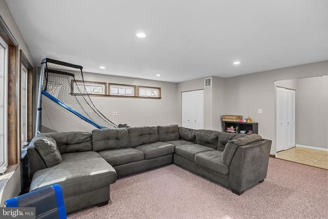 5 FRIAR TUCK DR, Medford, NJ 08055