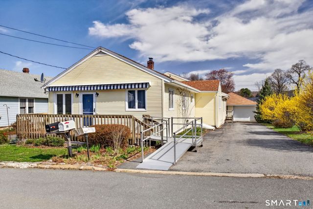 14 Second Avenue, Waterford, CT 06385
