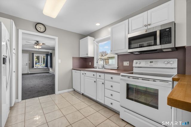 14 Second Avenue, Waterford, CT 06385
