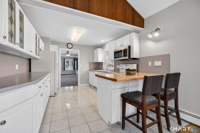 14 Second Avenue, Waterford, CT 06385
