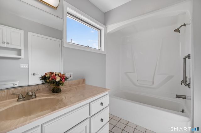 14 Second Avenue, Waterford, CT 06385