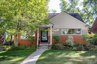 10445 Lincoln Drive, Huntington Woods, MI 48070