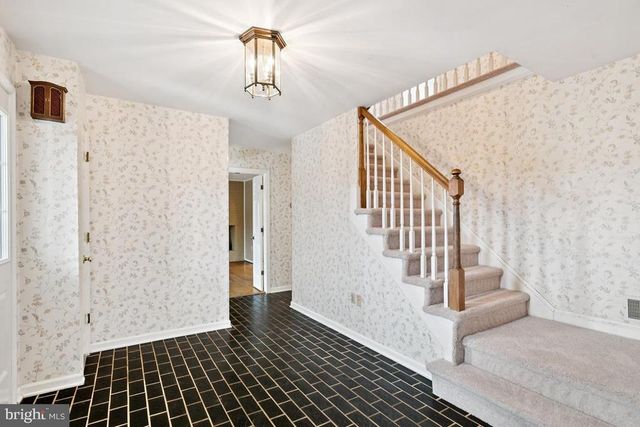 9033 OLD WATERLOO RD, Warrenton, VA 20186