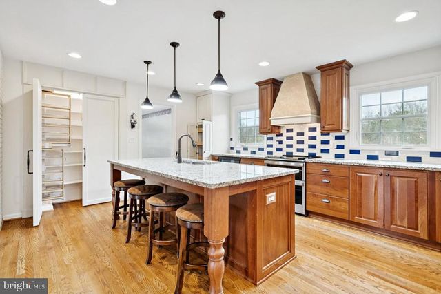 9033 OLD WATERLOO RD, Warrenton, VA 20186