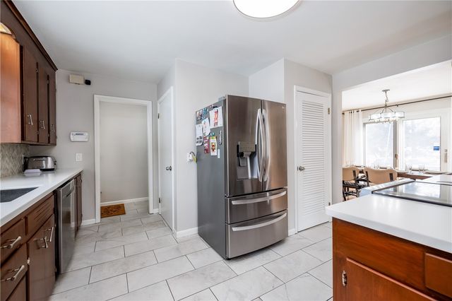 15 Trowbridge Trail, Pittsford, NY 14534