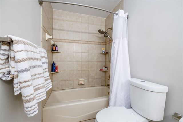 15 Trowbridge Trail, Pittsford, NY 14534