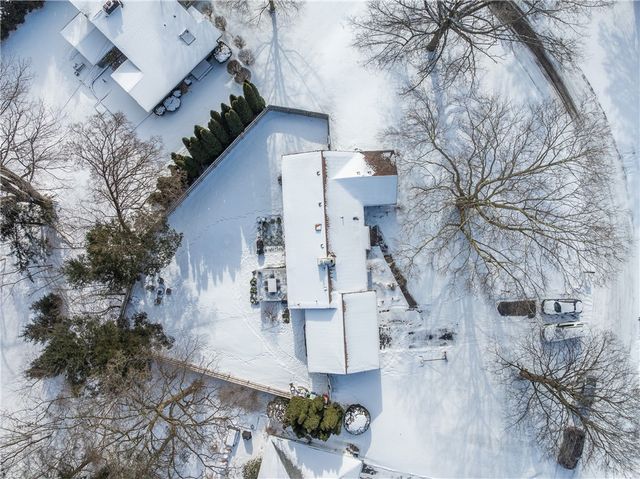 15 Trowbridge Trail, Pittsford, NY 14534