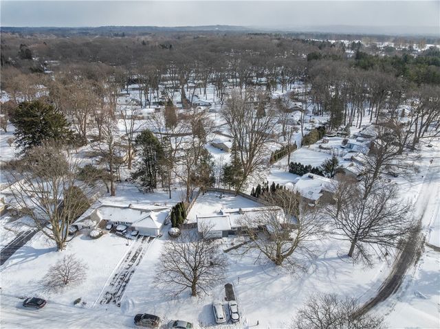 15 Trowbridge Trail, Pittsford, NY 14534