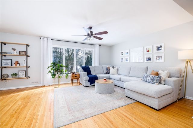 15 Trowbridge Trail, Pittsford, NY 14534