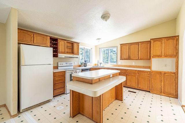1090 Paul Avenue, Oak Harbor, WA 98277