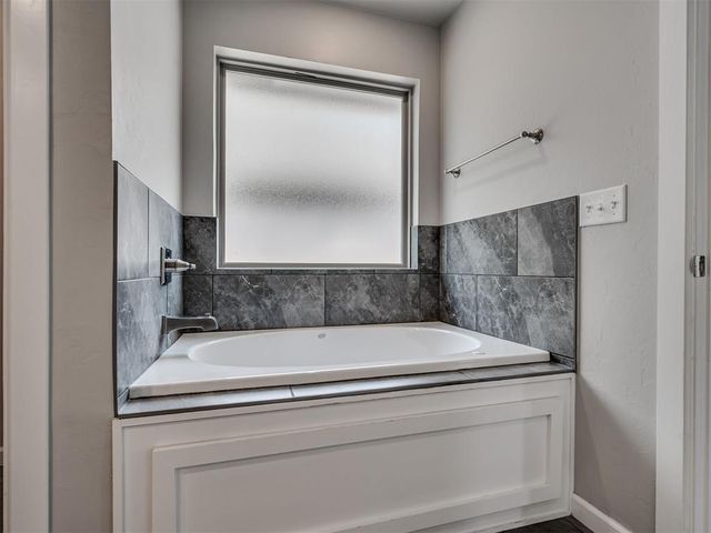 8433 Lambert Way, Edmond, OK 73034