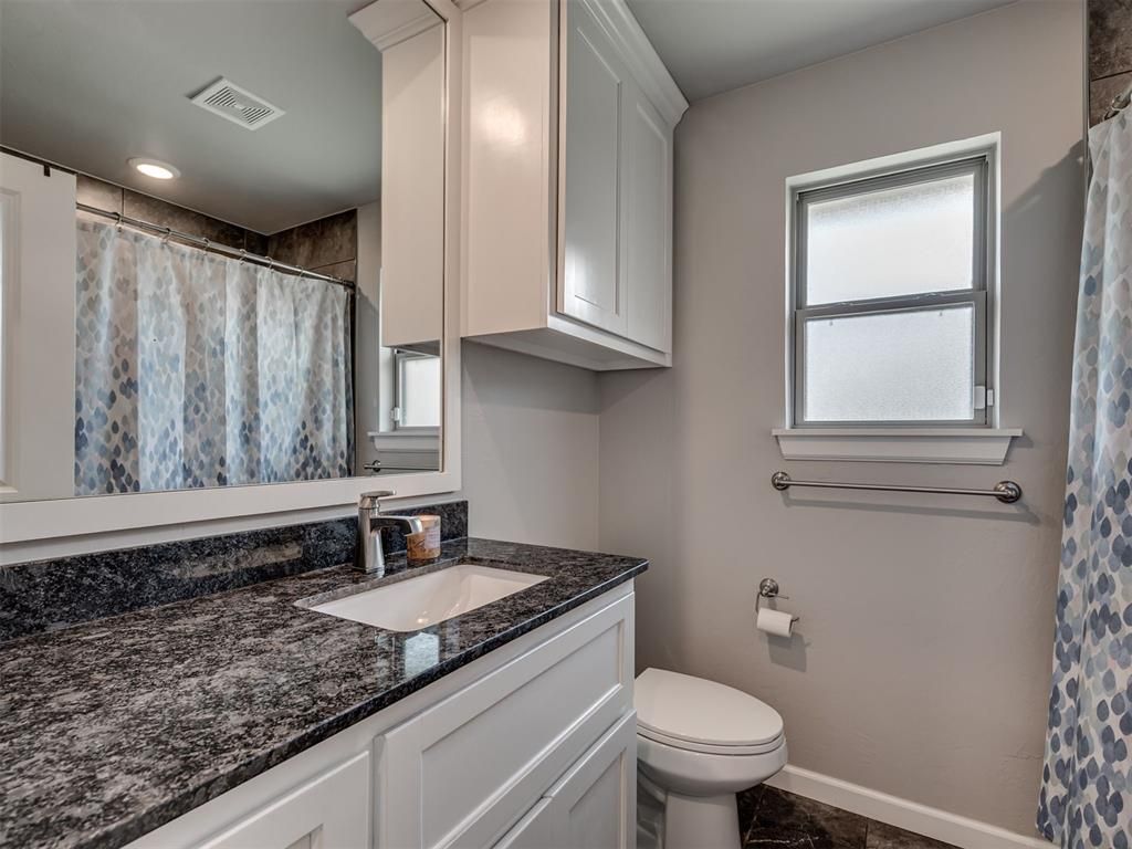 Image 23 of property listing at 8433 Lambert Way, Edmond, OK 73034