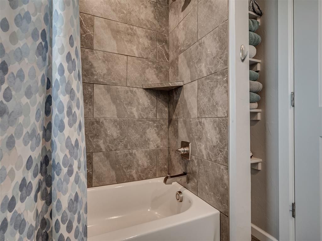 Image 24 of property listing at 8433 Lambert Way, Edmond, OK 73034