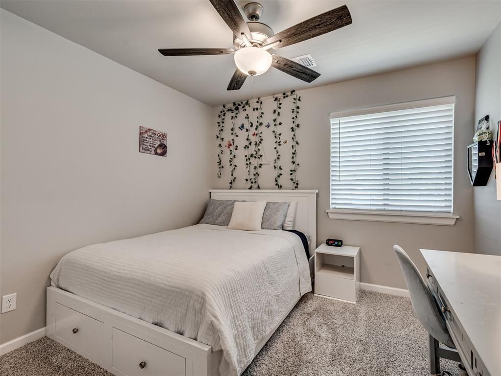 Image 33 of property listing at 8433 Lambert Way, Edmond, OK 73034