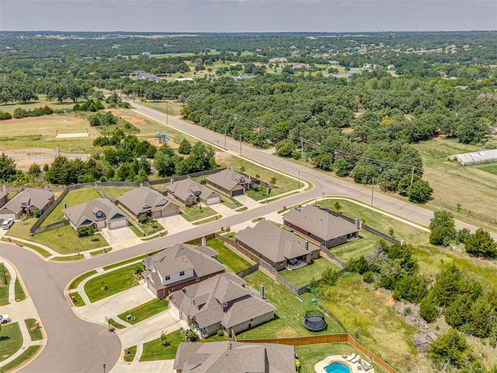 Image 42 of property listing at 8433 Lambert Way, Edmond, OK 73034