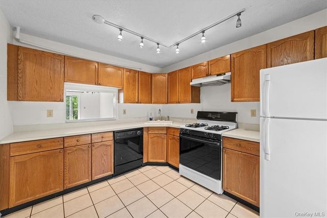 6 Cumberland Court, Peekskill, NY 10566