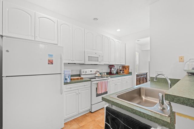 309 Meadowside Dr., Little River, SC 29566