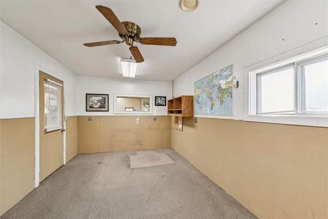 1105 Hawkeye Drive, Hiawatha, IA 52233