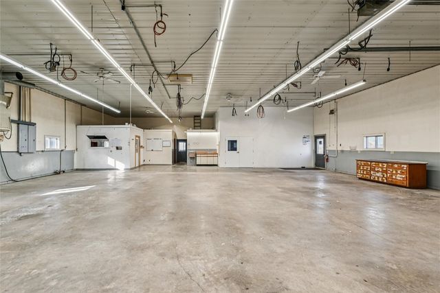 1105 Hawkeye Drive, Hiawatha, IA 52233