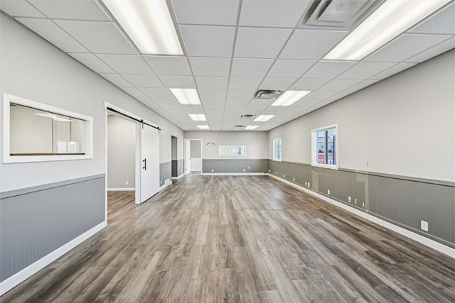 1105 Hawkeye Drive, Hiawatha, IA 52233