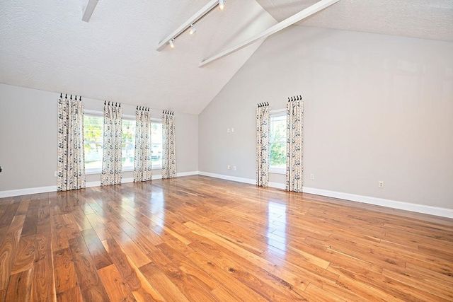 10 Cathedral Circle, Nashua, NH 03063