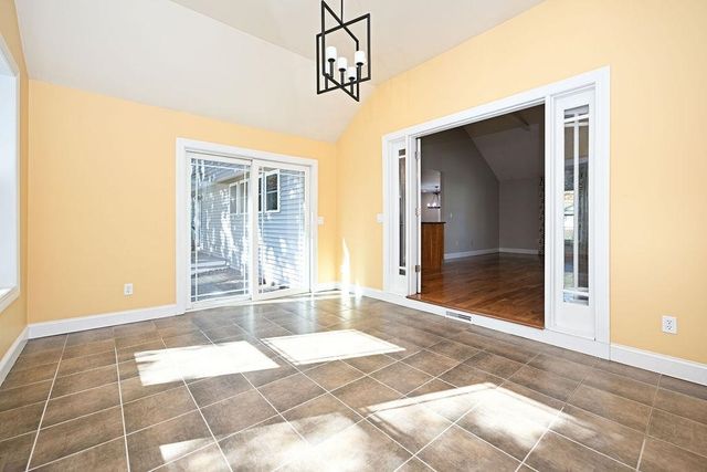 10 Cathedral Circle, Nashua, NH 03063