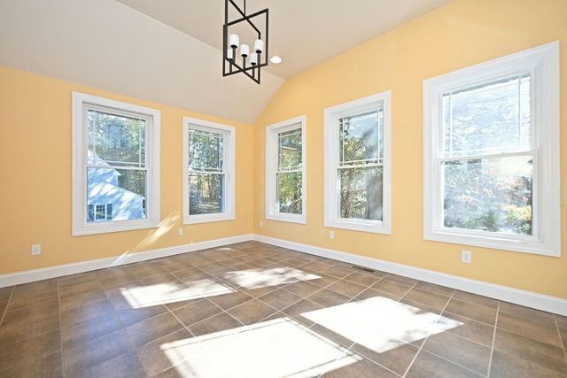 10 Cathedral Circle, Nashua, NH 03063