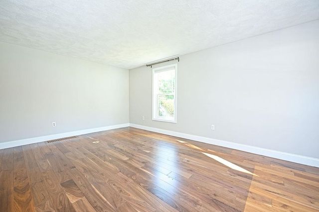 10 Cathedral Circle, Nashua, NH 03063