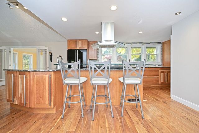 10 Cathedral Circle, Nashua, NH 03063