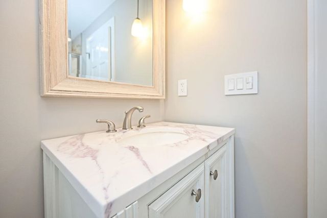 10 Cathedral Circle, Nashua, NH 03063