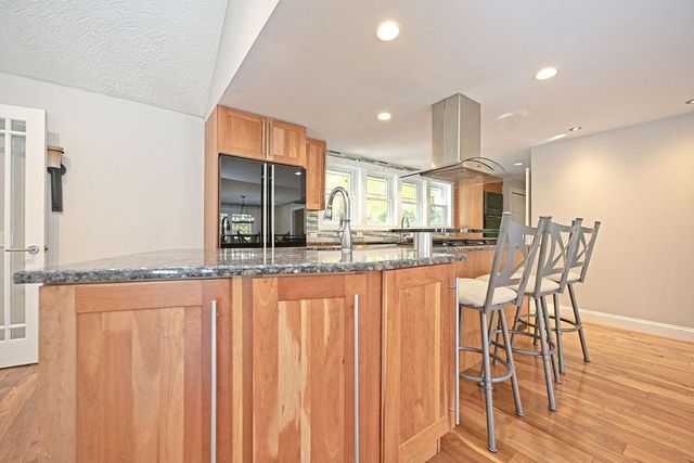 10 Cathedral Circle, Nashua, NH 03063