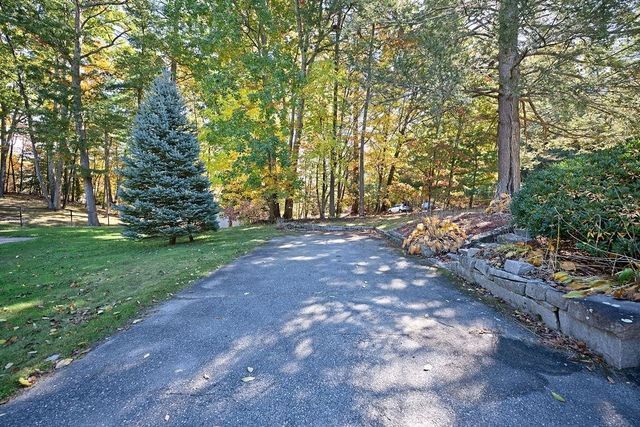10 Cathedral Circle, Nashua, NH 03063