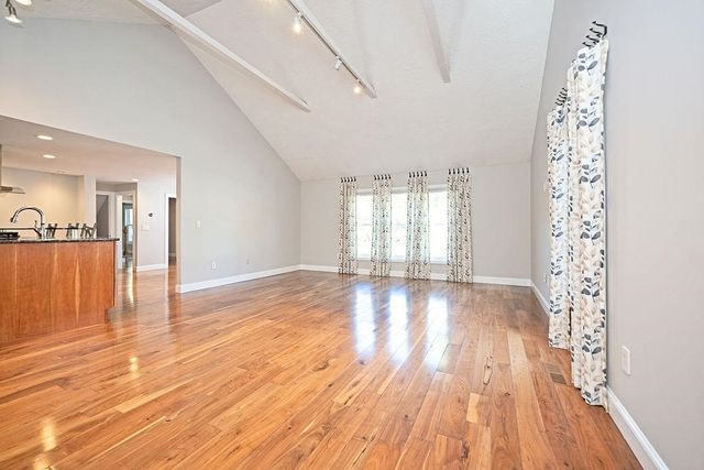 10 Cathedral Circle, Nashua, NH 03063
