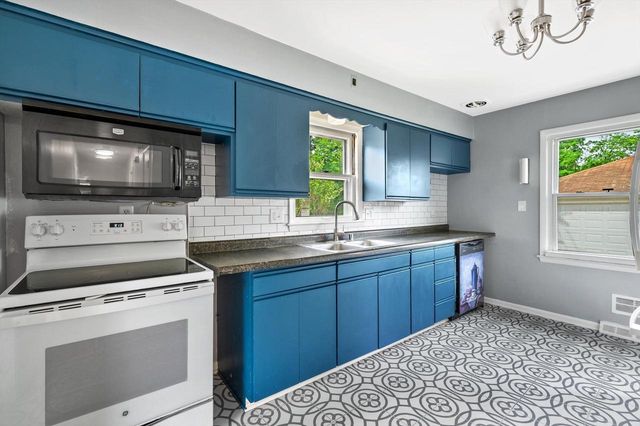 3905 N 93rd STREET, Milwaukee, WI 53222