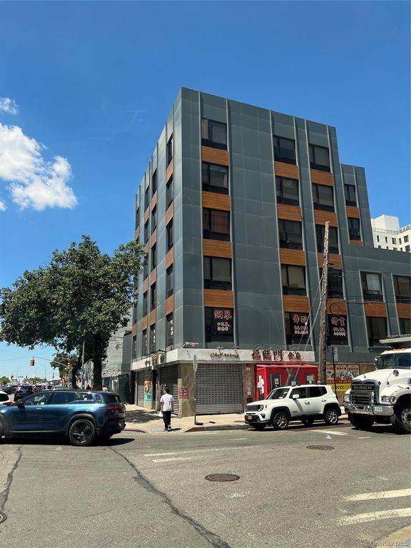 135-53 Northern Boulevard 1FL + Basement, Flushing, NY 11354 — exterior
