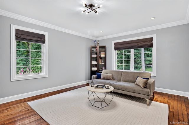 2 Vista Lane, Brookville, NY 11545