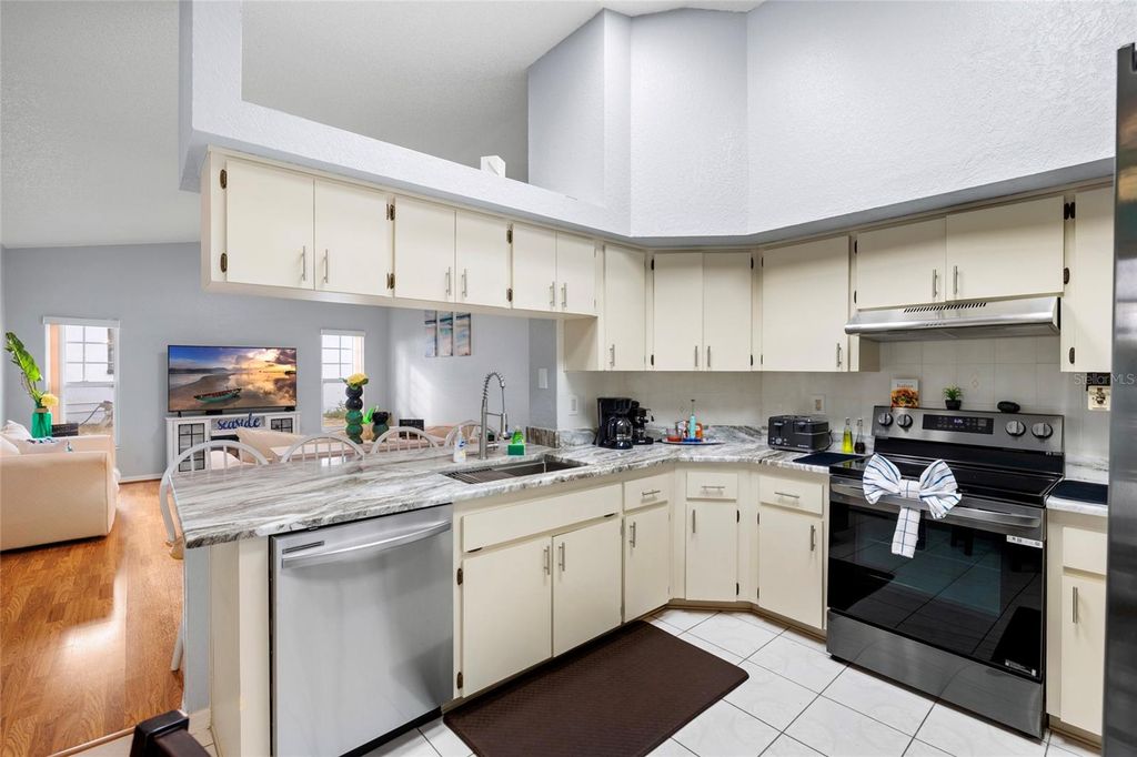Image 7 of property listing at 11263 MURRAYSVILLE DRIVE, Spring Hill, FL 34609