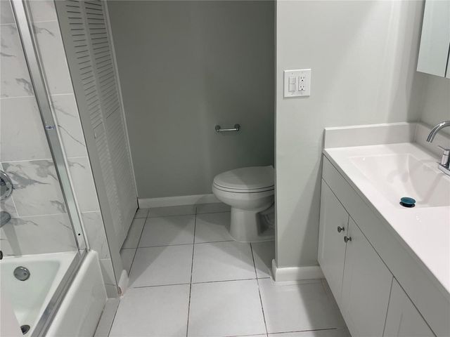 851 BAYWAY BOULEVARD 205, Clearwater Beach, FL 33767