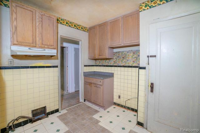 15864 Tracey Street, Detroit, MI 48227