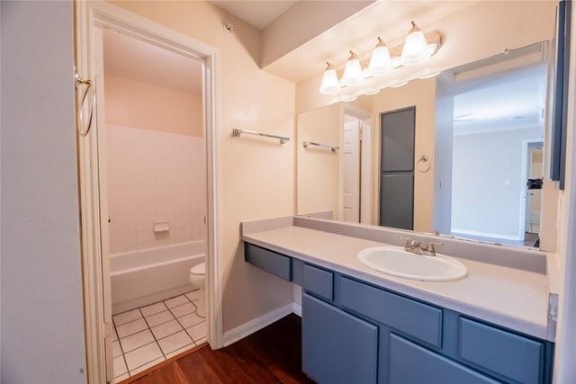 501 W 26th ST 323, Austin, TX 78705