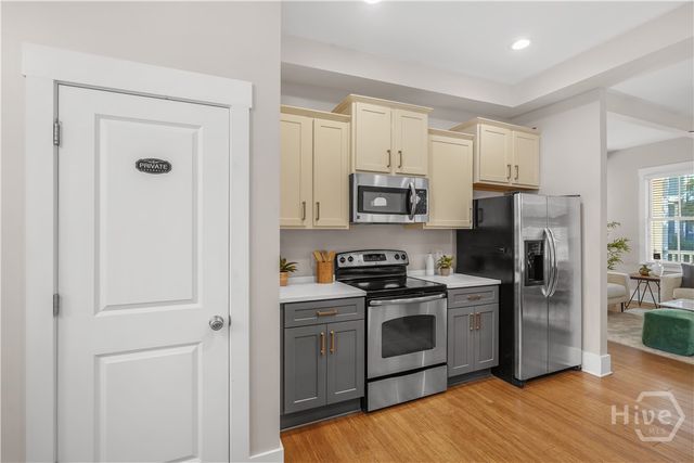 216 W Henry Street, Savannah, GA 31401