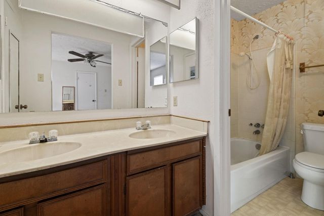 6649 Westwick Drive, Houston, TX 77072