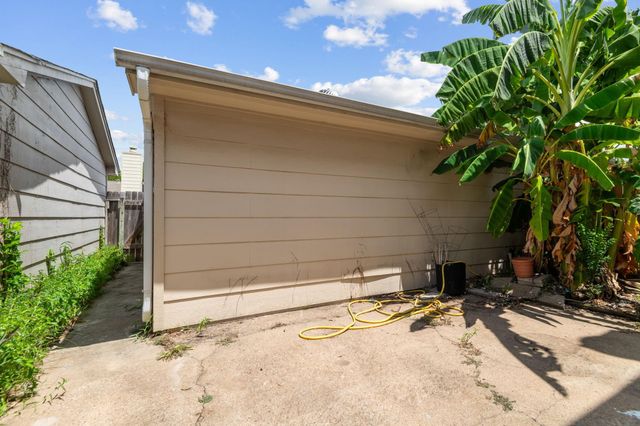 6649 Westwick Drive, Houston, TX 77072