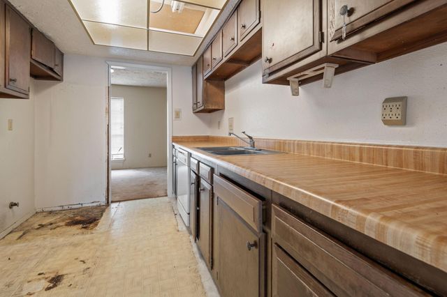 6649 Westwick Drive, Houston, TX 77072