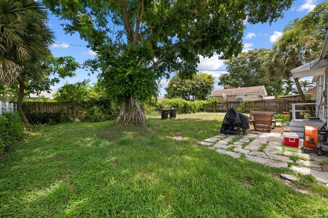 947 43RD Street, West Palm Beach, FL 33407