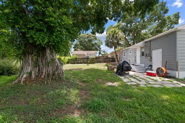 947 43RD Street, West Palm Beach, FL 33407