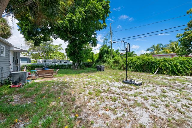 947 43RD Street, West Palm Beach, FL 33407