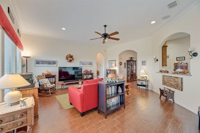 11016 Castle Oak Lane W, Fort Worth, TX 76108