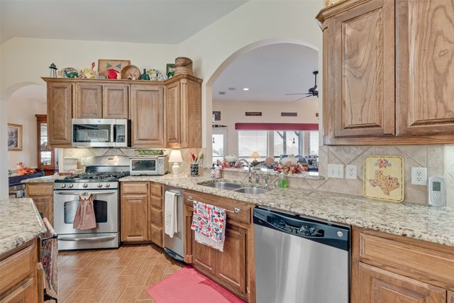 11016 Castle Oak Lane W, Fort Worth, TX 76108