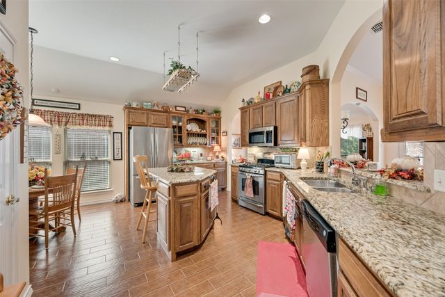 11016 Castle Oak Lane W, Fort Worth, TX 76108